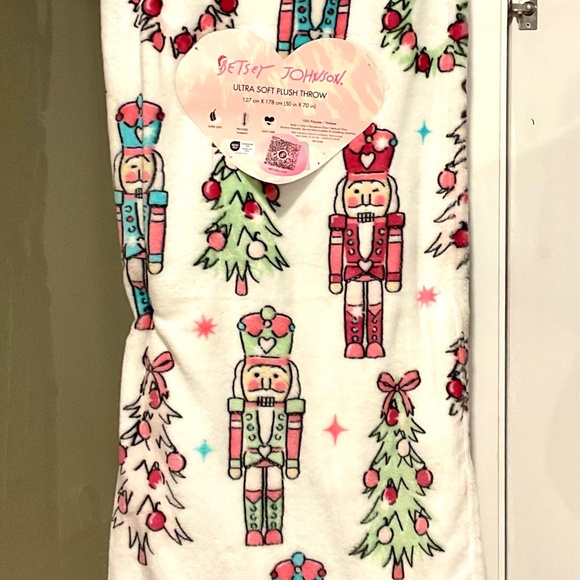 Betsey Johnson 🎁Nutcracker Christmas Tree Soft Plush Throw Blanket 50x70 NWT - Picture 3 of 5